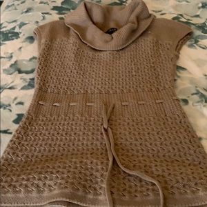 Dropped turtle neck sleeve sweater